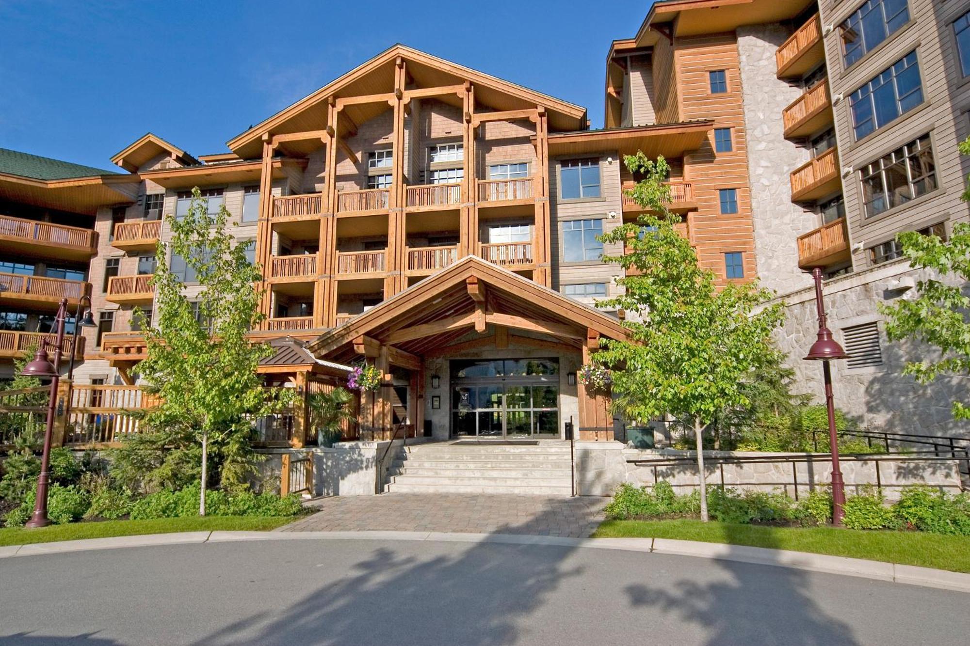 First Tracks Lodge Уистлер Экстерьер фото
