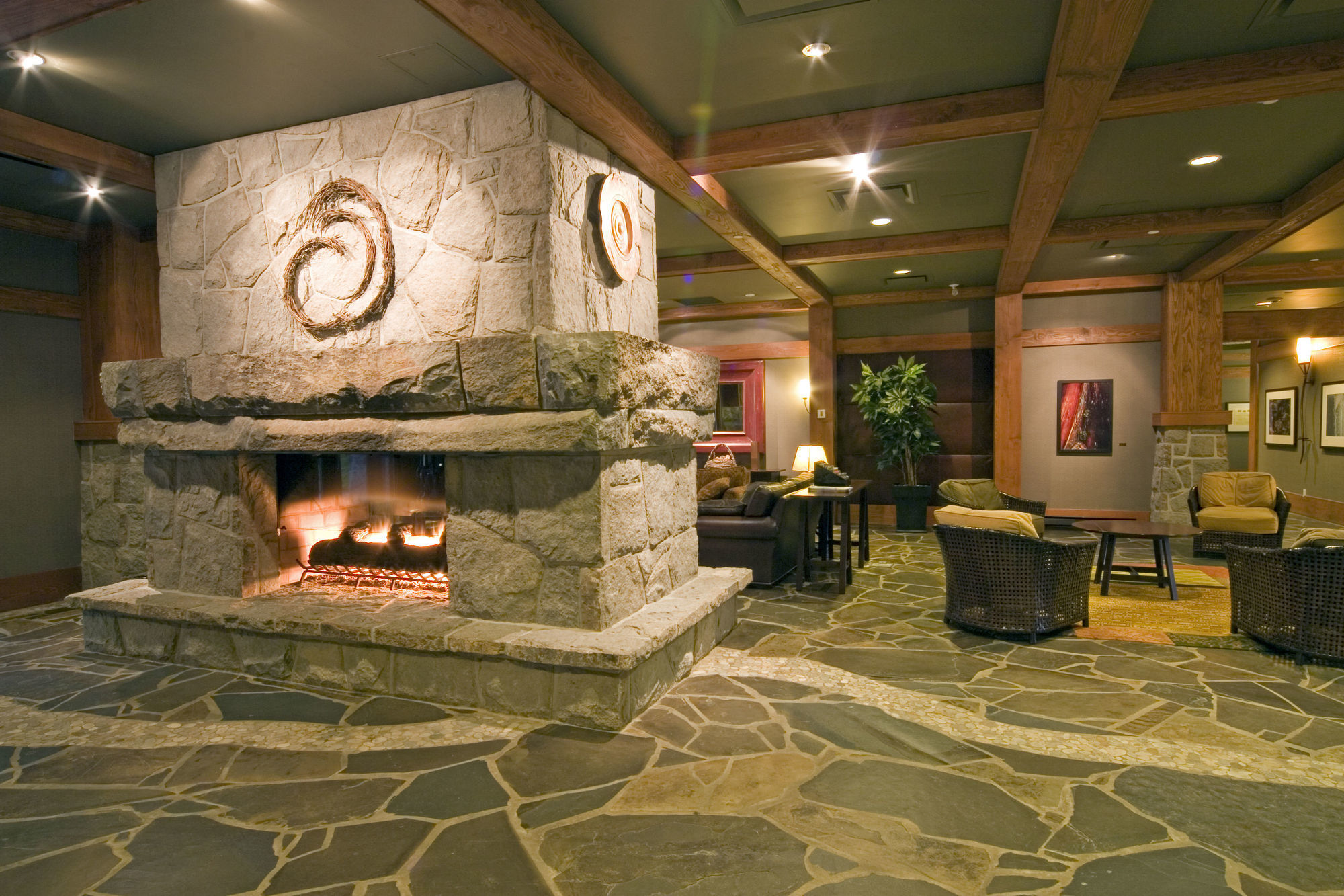 First Tracks Lodge Уистлер Экстерьер фото