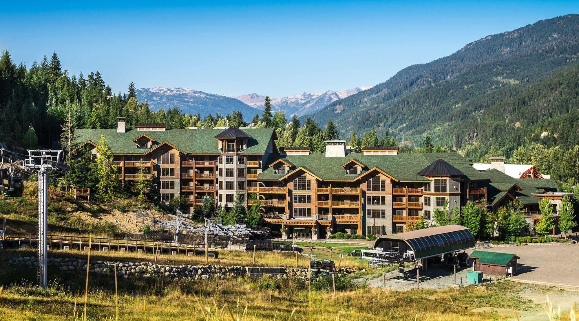 First Tracks Lodge Уистлер Экстерьер фото