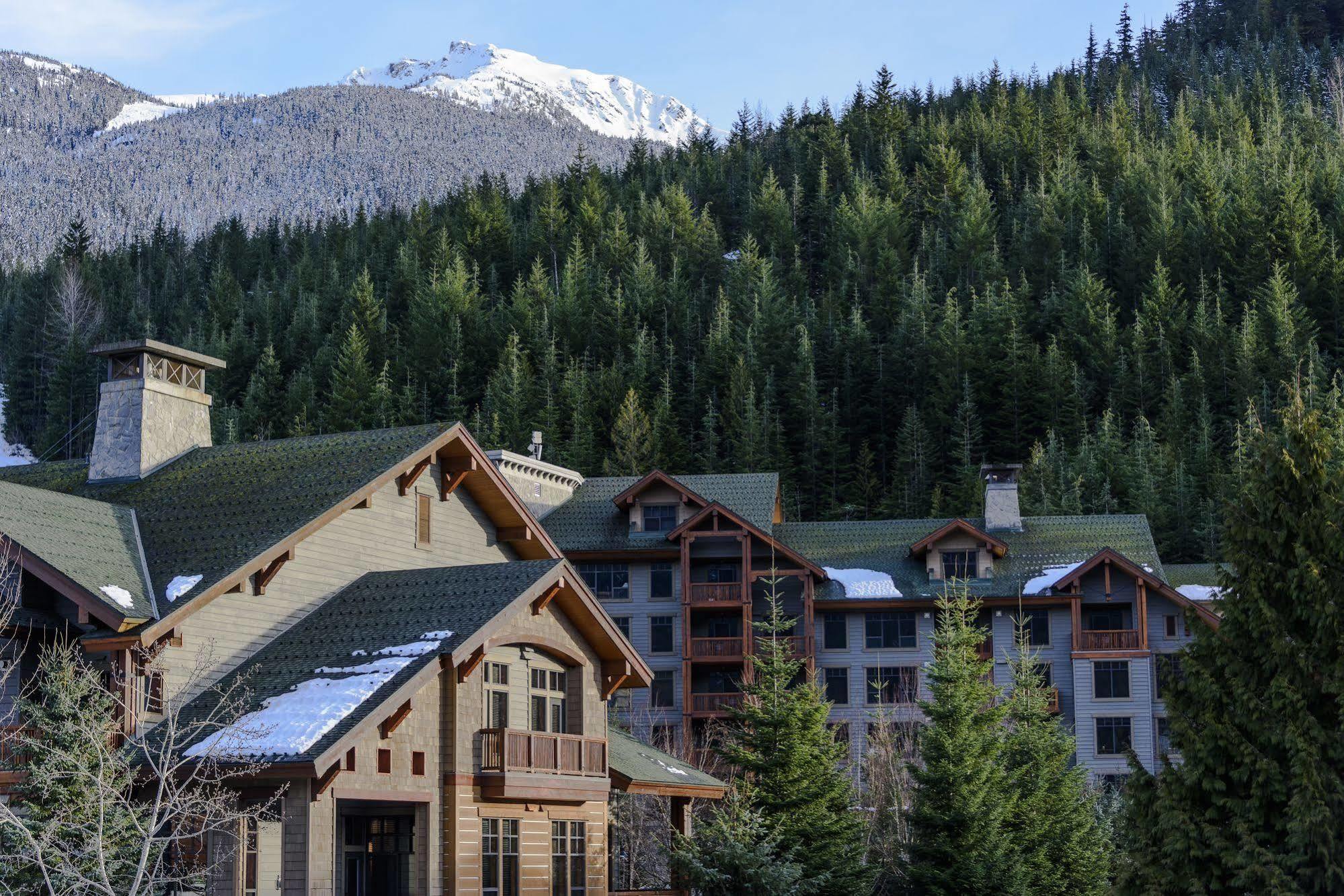 First Tracks Lodge Уистлер Экстерьер фото